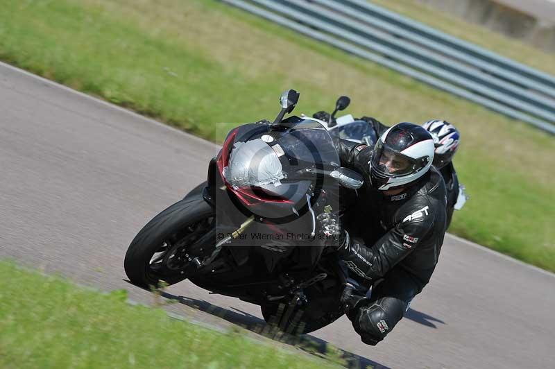 Motorcycle action photographs;Rockingham;Rockingham photographs;Trackday digital images;event digital images;eventdigitalimages;no limits trackday;peter wileman photography;rockingham corby northamptonshire;trackday;trackday photos