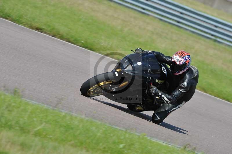 Motorcycle action photographs;Rockingham;Rockingham photographs;Trackday digital images;event digital images;eventdigitalimages;no limits trackday;peter wileman photography;rockingham corby northamptonshire;trackday;trackday photos