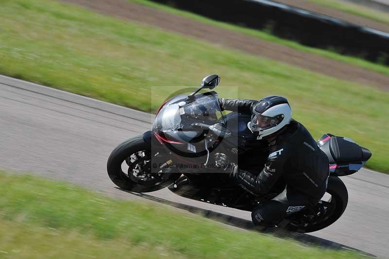 Motorcycle action photographs;Rockingham;Rockingham photographs;Trackday digital images;event digital images;eventdigitalimages;no limits trackday;peter wileman photography;rockingham corby northamptonshire;trackday;trackday photos