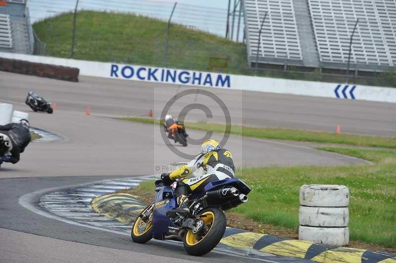 Motorcycle action photographs;Rockingham;Rockingham photographs;Trackday digital images;event digital images;eventdigitalimages;no limits trackday;peter wileman photography;rockingham corby northamptonshire;trackday;trackday photos