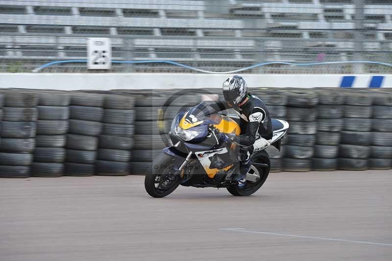 Motorcycle action photographs;Rockingham;Rockingham photographs;Trackday digital images;event digital images;eventdigitalimages;no limits trackday;peter wileman photography;rockingham corby northamptonshire;trackday;trackday photos