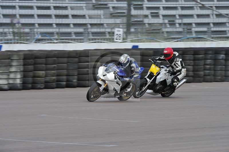 Motorcycle action photographs;Rockingham;Rockingham photographs;Trackday digital images;event digital images;eventdigitalimages;no limits trackday;peter wileman photography;rockingham corby northamptonshire;trackday;trackday photos