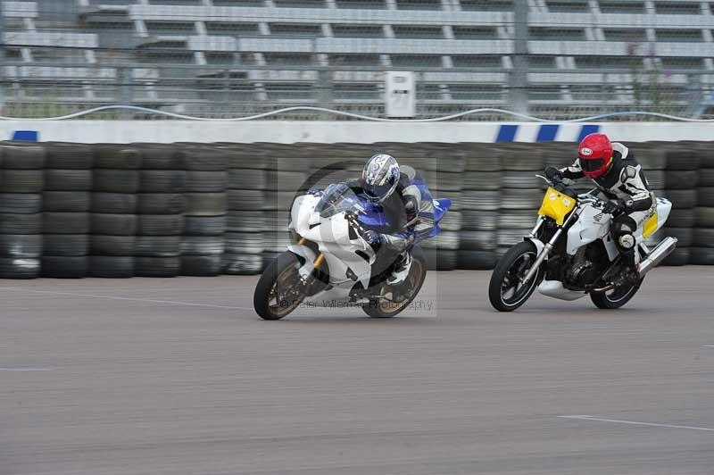 Motorcycle action photographs;Rockingham;Rockingham photographs;Trackday digital images;event digital images;eventdigitalimages;no limits trackday;peter wileman photography;rockingham corby northamptonshire;trackday;trackday photos