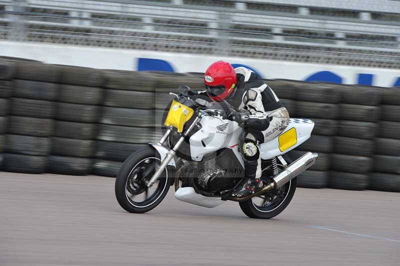 Motorcycle action photographs;Rockingham;Rockingham photographs;Trackday digital images;event digital images;eventdigitalimages;no limits trackday;peter wileman photography;rockingham corby northamptonshire;trackday;trackday photos