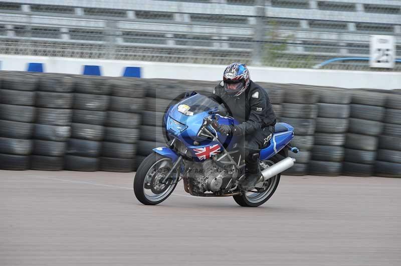 Motorcycle action photographs;Rockingham;Rockingham photographs;Trackday digital images;event digital images;eventdigitalimages;no limits trackday;peter wileman photography;rockingham corby northamptonshire;trackday;trackday photos