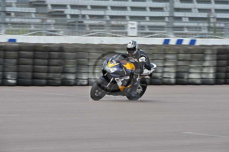 Motorcycle action photographs;Rockingham;Rockingham photographs;Trackday digital images;event digital images;eventdigitalimages;no limits trackday;peter wileman photography;rockingham corby northamptonshire;trackday;trackday photos