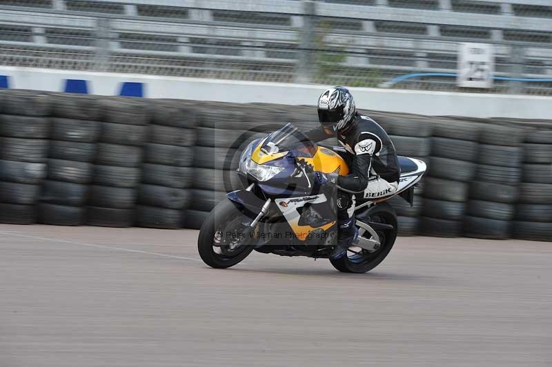 Motorcycle action photographs;Rockingham;Rockingham photographs;Trackday digital images;event digital images;eventdigitalimages;no limits trackday;peter wileman photography;rockingham corby northamptonshire;trackday;trackday photos