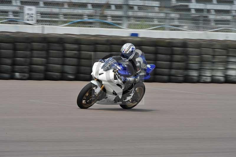 Motorcycle action photographs;Rockingham;Rockingham photographs;Trackday digital images;event digital images;eventdigitalimages;no limits trackday;peter wileman photography;rockingham corby northamptonshire;trackday;trackday photos