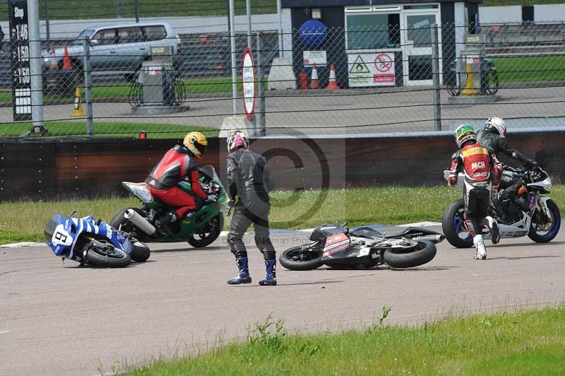 Motorcycle action photographs;Rockingham;Rockingham photographs;Trackday digital images;event digital images;eventdigitalimages;no limits trackday;peter wileman photography;rockingham corby northamptonshire;trackday;trackday photos