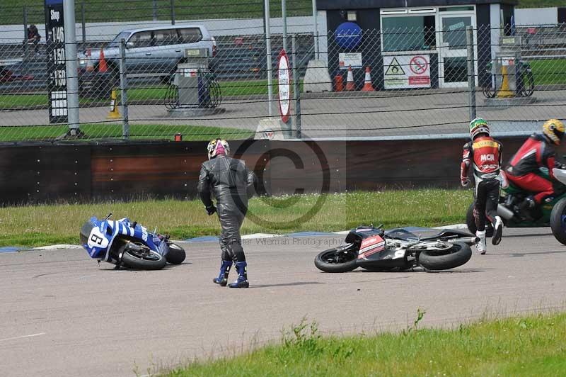 Motorcycle action photographs;Rockingham;Rockingham photographs;Trackday digital images;event digital images;eventdigitalimages;no limits trackday;peter wileman photography;rockingham corby northamptonshire;trackday;trackday photos