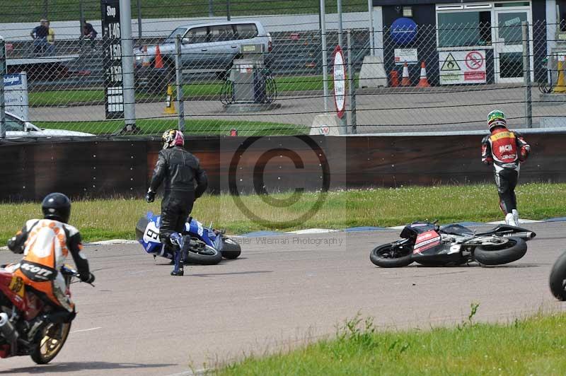 Motorcycle action photographs;Rockingham;Rockingham photographs;Trackday digital images;event digital images;eventdigitalimages;no limits trackday;peter wileman photography;rockingham corby northamptonshire;trackday;trackday photos