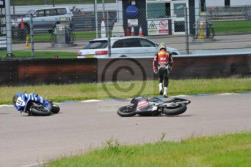 Motorcycle action photographs;Rockingham;Rockingham photographs;Trackday digital images;event digital images;eventdigitalimages;no limits trackday;peter wileman photography;rockingham corby northamptonshire;trackday;trackday photos