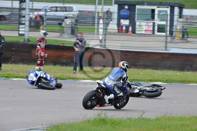 Motorcycle action photographs;Rockingham;Rockingham photographs;Trackday digital images;event digital images;eventdigitalimages;no limits trackday;peter wileman photography;rockingham corby northamptonshire;trackday;trackday photos