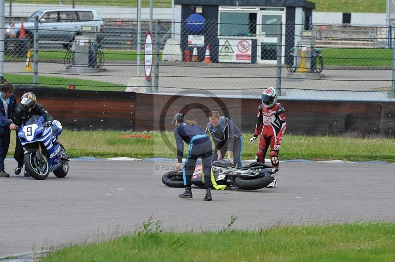 Motorcycle action photographs;Rockingham;Rockingham photographs;Trackday digital images;event digital images;eventdigitalimages;no limits trackday;peter wileman photography;rockingham corby northamptonshire;trackday;trackday photos