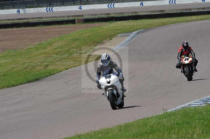 Motorcycle action photographs;Rockingham;Rockingham photographs;Trackday digital images;event digital images;eventdigitalimages;no limits trackday;peter wileman photography;rockingham corby northamptonshire;trackday;trackday photos