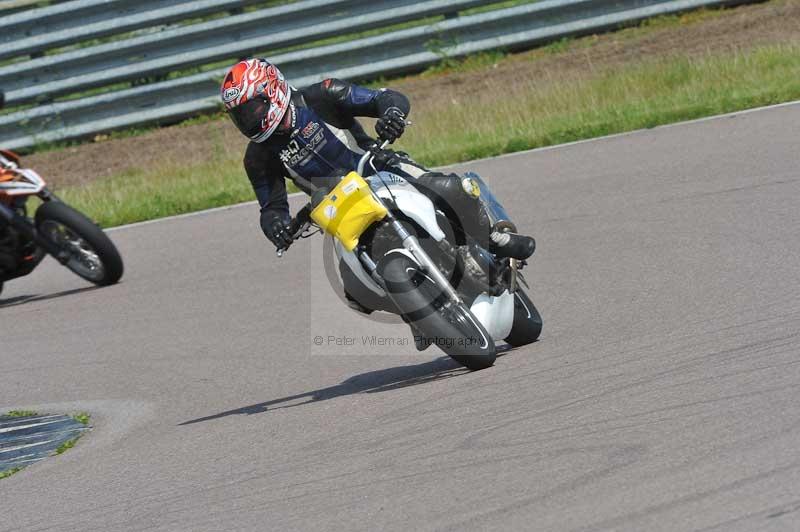 Motorcycle action photographs;Rockingham;Rockingham photographs;Trackday digital images;event digital images;eventdigitalimages;no limits trackday;peter wileman photography;rockingham corby northamptonshire;trackday;trackday photos