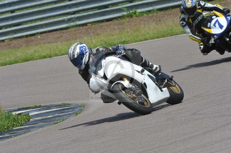 Motorcycle action photographs;Rockingham;Rockingham photographs;Trackday digital images;event digital images;eventdigitalimages;no limits trackday;peter wileman photography;rockingham corby northamptonshire;trackday;trackday photos