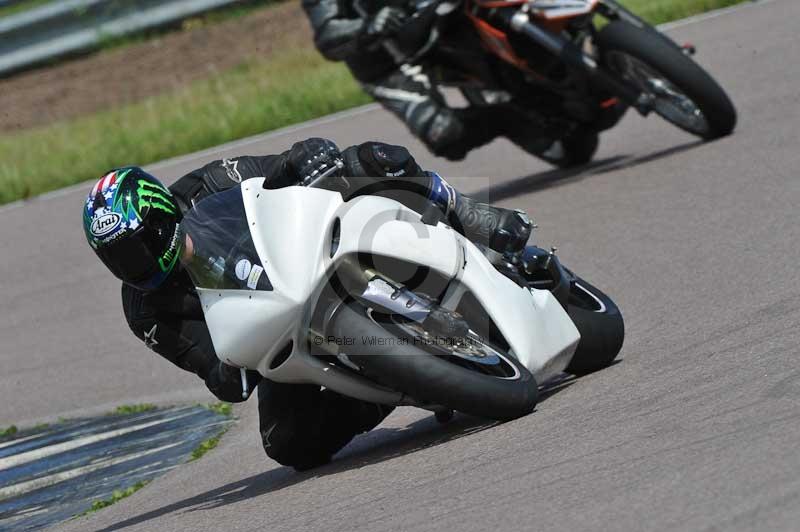 Motorcycle action photographs;Rockingham;Rockingham photographs;Trackday digital images;event digital images;eventdigitalimages;no limits trackday;peter wileman photography;rockingham corby northamptonshire;trackday;trackday photos