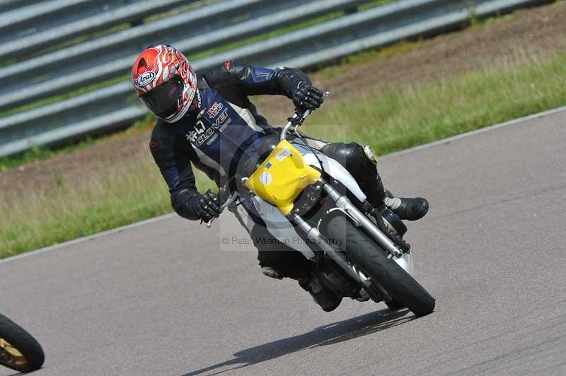 Motorcycle action photographs;Rockingham;Rockingham photographs;Trackday digital images;event digital images;eventdigitalimages;no limits trackday;peter wileman photography;rockingham corby northamptonshire;trackday;trackday photos