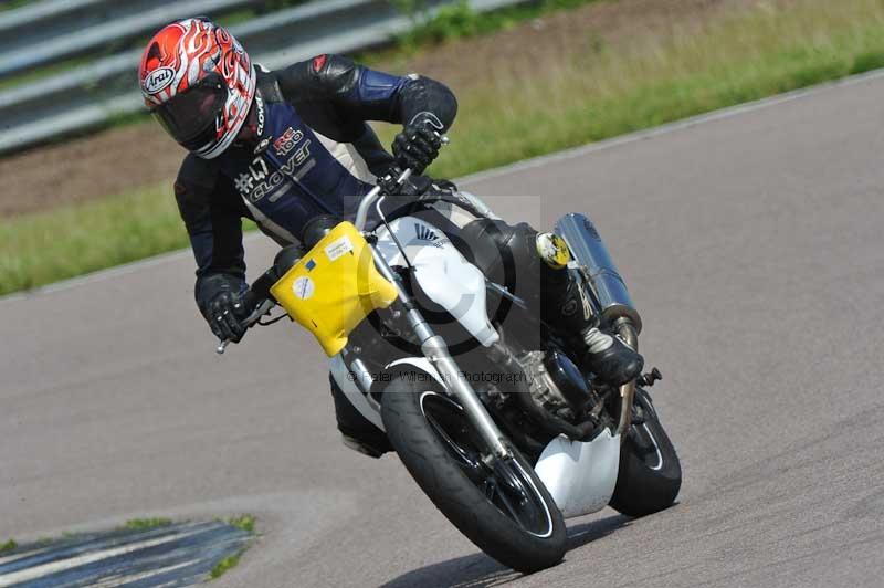 Motorcycle action photographs;Rockingham;Rockingham photographs;Trackday digital images;event digital images;eventdigitalimages;no limits trackday;peter wileman photography;rockingham corby northamptonshire;trackday;trackday photos