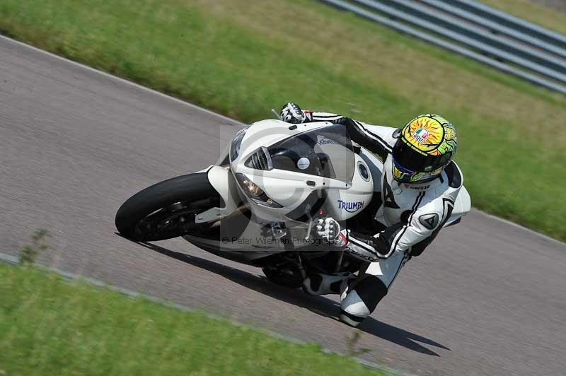 Motorcycle action photographs;Rockingham;Rockingham photographs;Trackday digital images;event digital images;eventdigitalimages;no limits trackday;peter wileman photography;rockingham corby northamptonshire;trackday;trackday photos