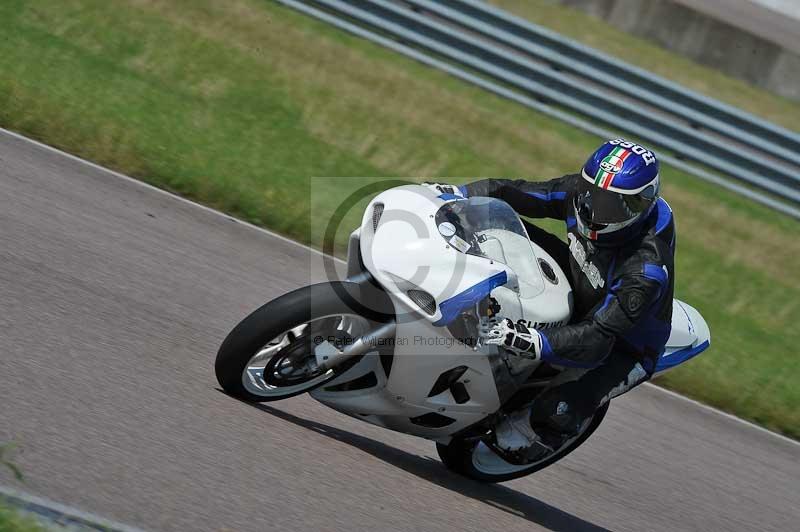 Motorcycle action photographs;Rockingham;Rockingham photographs;Trackday digital images;event digital images;eventdigitalimages;no limits trackday;peter wileman photography;rockingham corby northamptonshire;trackday;trackday photos