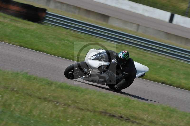 Motorcycle action photographs;Rockingham;Rockingham photographs;Trackday digital images;event digital images;eventdigitalimages;no limits trackday;peter wileman photography;rockingham corby northamptonshire;trackday;trackday photos