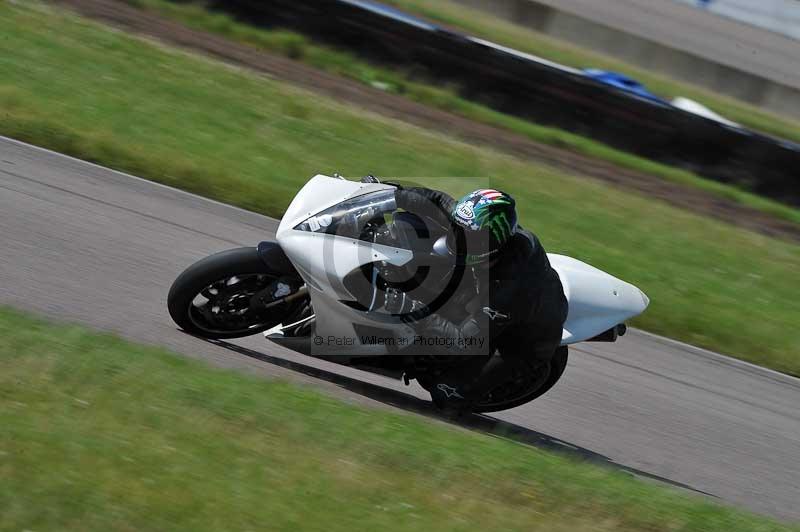 Motorcycle action photographs;Rockingham;Rockingham photographs;Trackday digital images;event digital images;eventdigitalimages;no limits trackday;peter wileman photography;rockingham corby northamptonshire;trackday;trackday photos