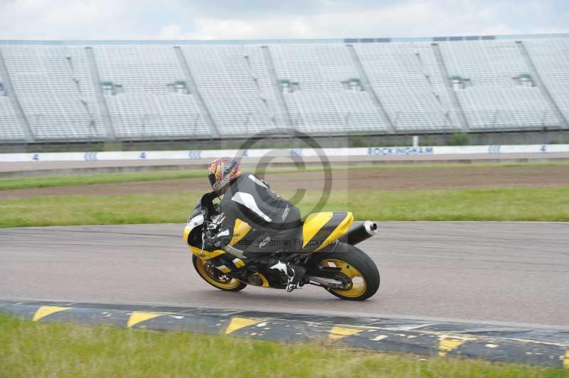 Motorcycle action photographs;Rockingham;Rockingham photographs;Trackday digital images;event digital images;eventdigitalimages;no limits trackday;peter wileman photography;rockingham corby northamptonshire;trackday;trackday photos