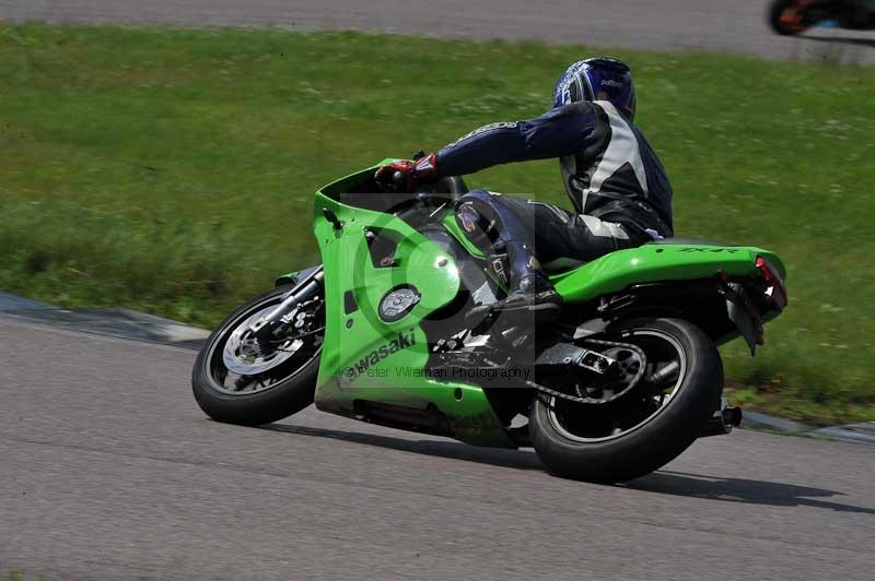 Motorcycle action photographs;Rockingham;Rockingham photographs;Trackday digital images;event digital images;eventdigitalimages;no limits trackday;peter wileman photography;rockingham corby northamptonshire;trackday;trackday photos