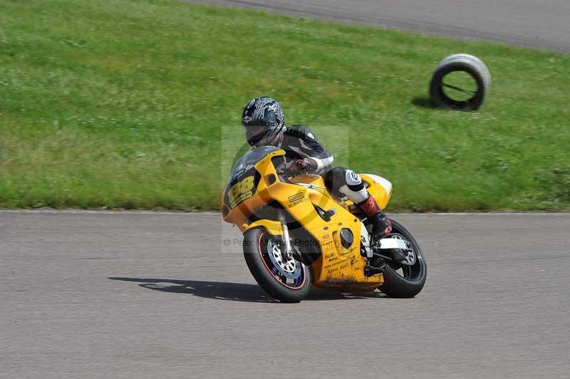 Motorcycle action photographs;Rockingham;Rockingham photographs;Trackday digital images;event digital images;eventdigitalimages;no limits trackday;peter wileman photography;rockingham corby northamptonshire;trackday;trackday photos