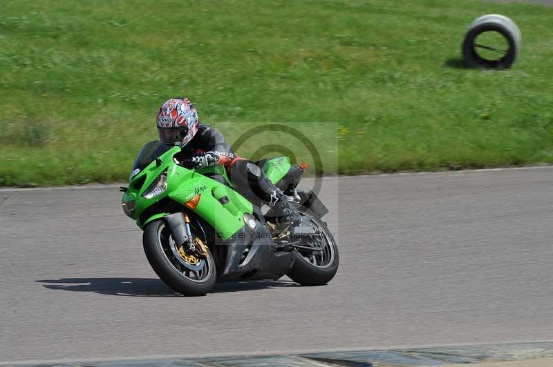 Motorcycle action photographs;Rockingham;Rockingham photographs;Trackday digital images;event digital images;eventdigitalimages;no limits trackday;peter wileman photography;rockingham corby northamptonshire;trackday;trackday photos