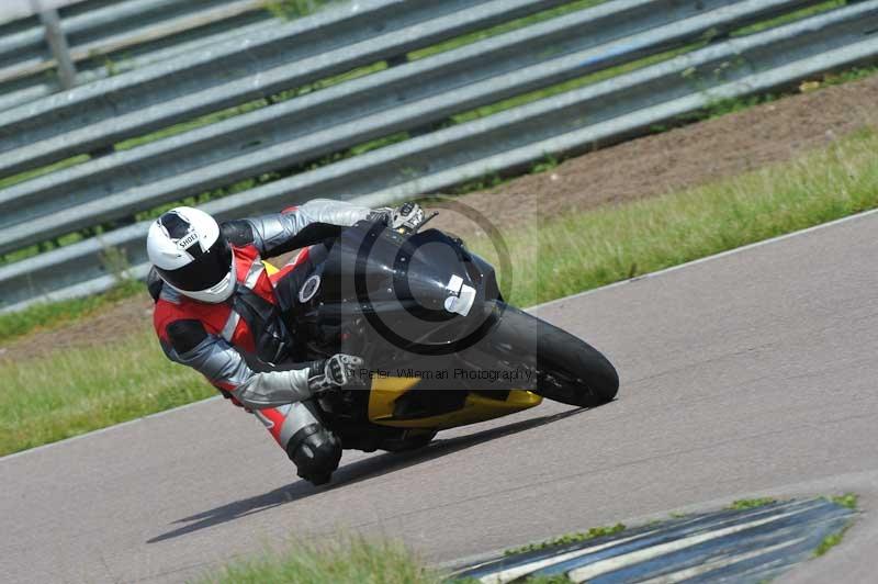 Motorcycle action photographs;Rockingham;Rockingham photographs;Trackday digital images;event digital images;eventdigitalimages;no limits trackday;peter wileman photography;rockingham corby northamptonshire;trackday;trackday photos