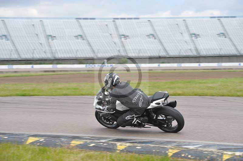 Motorcycle action photographs;Rockingham;Rockingham photographs;Trackday digital images;event digital images;eventdigitalimages;no limits trackday;peter wileman photography;rockingham corby northamptonshire;trackday;trackday photos