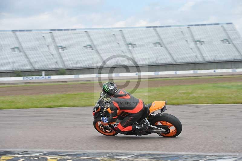 Motorcycle action photographs;Rockingham;Rockingham photographs;Trackday digital images;event digital images;eventdigitalimages;no limits trackday;peter wileman photography;rockingham corby northamptonshire;trackday;trackday photos