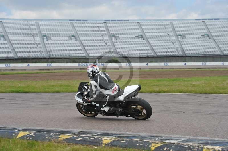 Motorcycle action photographs;Rockingham;Rockingham photographs;Trackday digital images;event digital images;eventdigitalimages;no limits trackday;peter wileman photography;rockingham corby northamptonshire;trackday;trackday photos