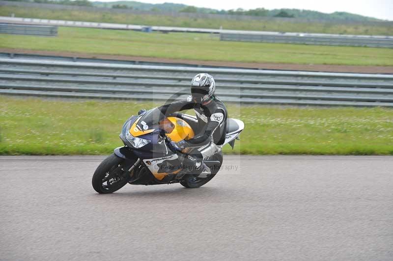 Motorcycle action photographs;Rockingham;Rockingham photographs;Trackday digital images;event digital images;eventdigitalimages;no limits trackday;peter wileman photography;rockingham corby northamptonshire;trackday;trackday photos