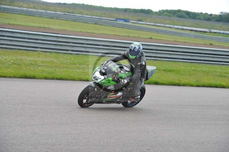 Motorcycle action photographs;Rockingham;Rockingham photographs;Trackday digital images;event digital images;eventdigitalimages;no limits trackday;peter wileman photography;rockingham corby northamptonshire;trackday;trackday photos