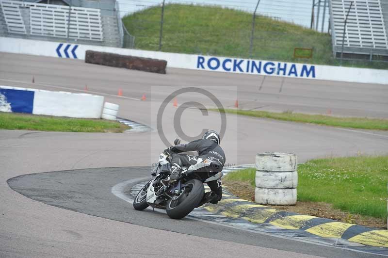 Motorcycle action photographs;Rockingham;Rockingham photographs;Trackday digital images;event digital images;eventdigitalimages;no limits trackday;peter wileman photography;rockingham corby northamptonshire;trackday;trackday photos