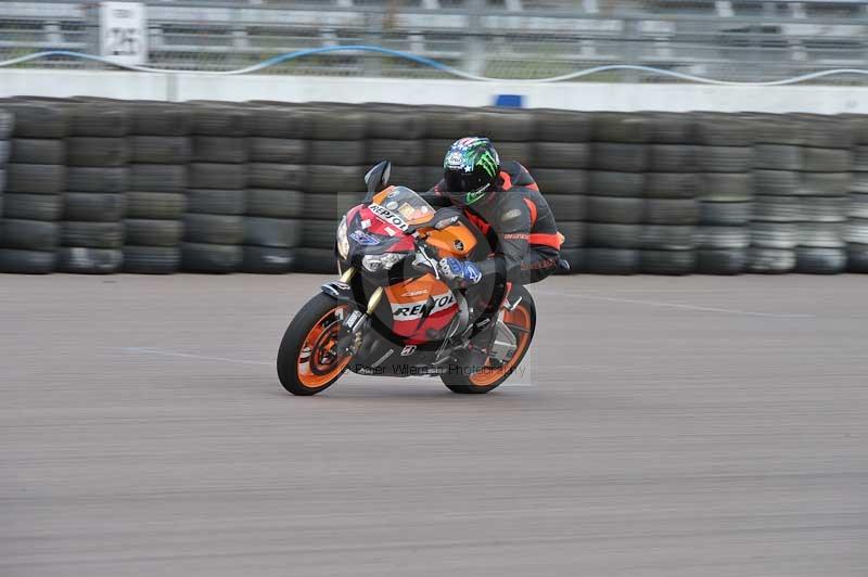 Motorcycle action photographs;Rockingham;Rockingham photographs;Trackday digital images;event digital images;eventdigitalimages;no limits trackday;peter wileman photography;rockingham corby northamptonshire;trackday;trackday photos