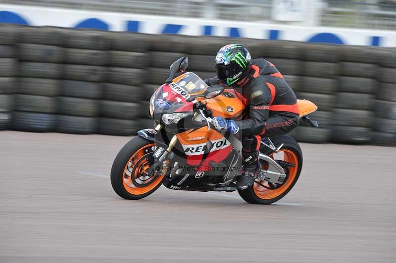 Motorcycle action photographs;Rockingham;Rockingham photographs;Trackday digital images;event digital images;eventdigitalimages;no limits trackday;peter wileman photography;rockingham corby northamptonshire;trackday;trackday photos