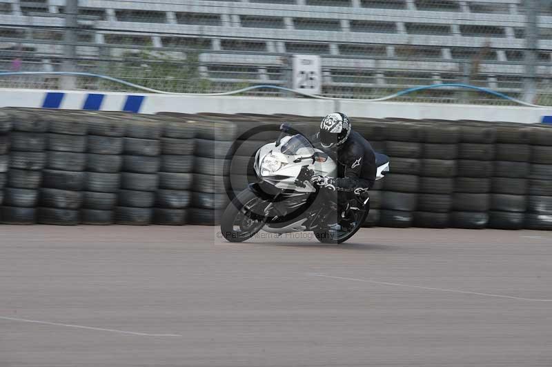 Motorcycle action photographs;Rockingham;Rockingham photographs;Trackday digital images;event digital images;eventdigitalimages;no limits trackday;peter wileman photography;rockingham corby northamptonshire;trackday;trackday photos