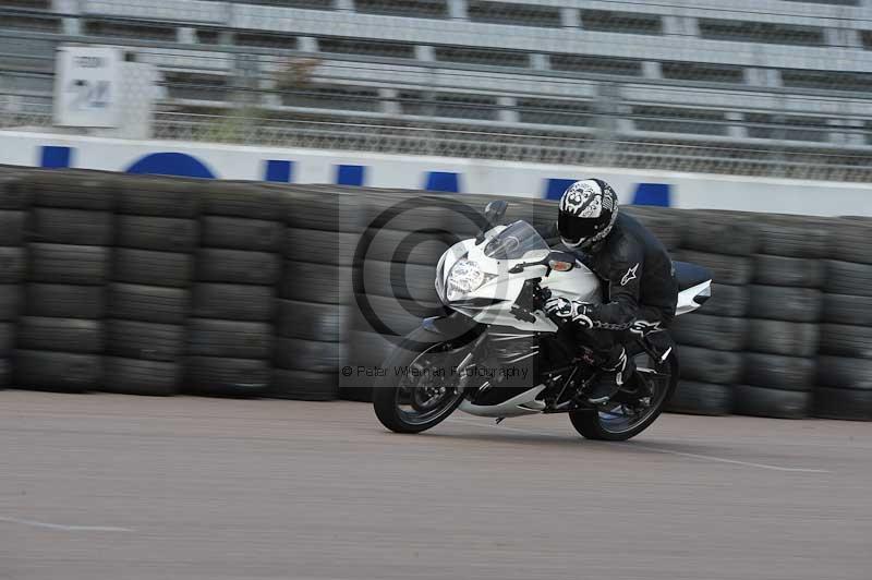 Motorcycle action photographs;Rockingham;Rockingham photographs;Trackday digital images;event digital images;eventdigitalimages;no limits trackday;peter wileman photography;rockingham corby northamptonshire;trackday;trackday photos