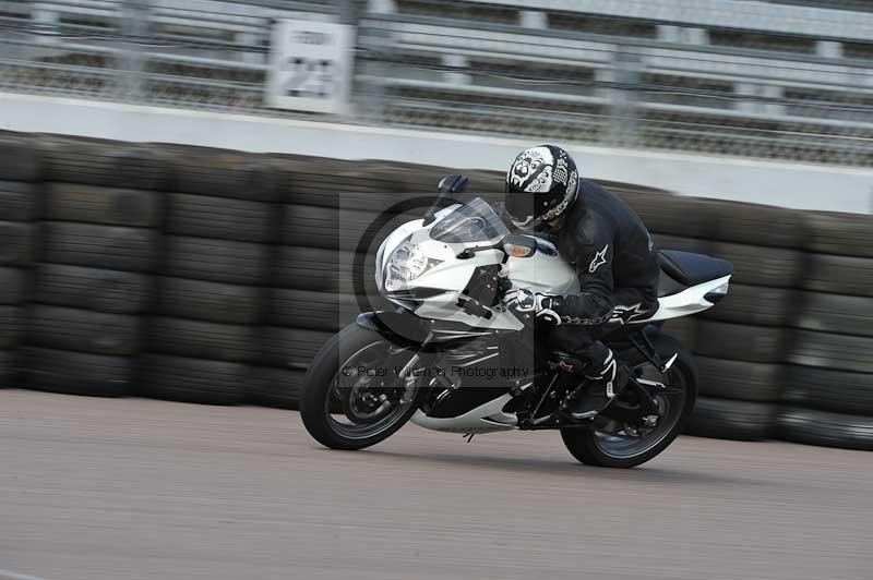 Motorcycle action photographs;Rockingham;Rockingham photographs;Trackday digital images;event digital images;eventdigitalimages;no limits trackday;peter wileman photography;rockingham corby northamptonshire;trackday;trackday photos