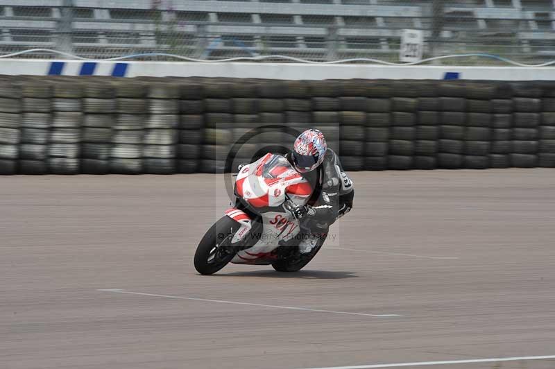 Motorcycle action photographs;Rockingham;Rockingham photographs;Trackday digital images;event digital images;eventdigitalimages;no limits trackday;peter wileman photography;rockingham corby northamptonshire;trackday;trackday photos