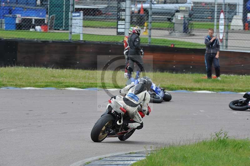 Motorcycle action photographs;Rockingham;Rockingham photographs;Trackday digital images;event digital images;eventdigitalimages;no limits trackday;peter wileman photography;rockingham corby northamptonshire;trackday;trackday photos