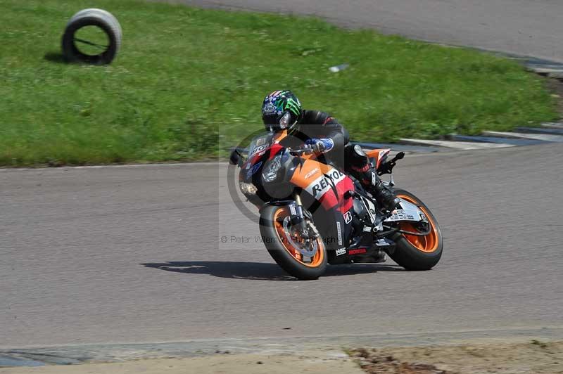 Motorcycle action photographs;Rockingham;Rockingham photographs;Trackday digital images;event digital images;eventdigitalimages;no limits trackday;peter wileman photography;rockingham corby northamptonshire;trackday;trackday photos