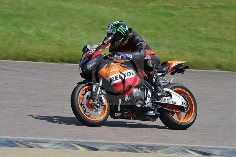 Motorcycle action photographs;Rockingham;Rockingham photographs;Trackday digital images;event digital images;eventdigitalimages;no limits trackday;peter wileman photography;rockingham corby northamptonshire;trackday;trackday photos