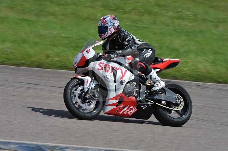 Motorcycle action photographs;Rockingham;Rockingham photographs;Trackday digital images;event digital images;eventdigitalimages;no limits trackday;peter wileman photography;rockingham corby northamptonshire;trackday;trackday photos