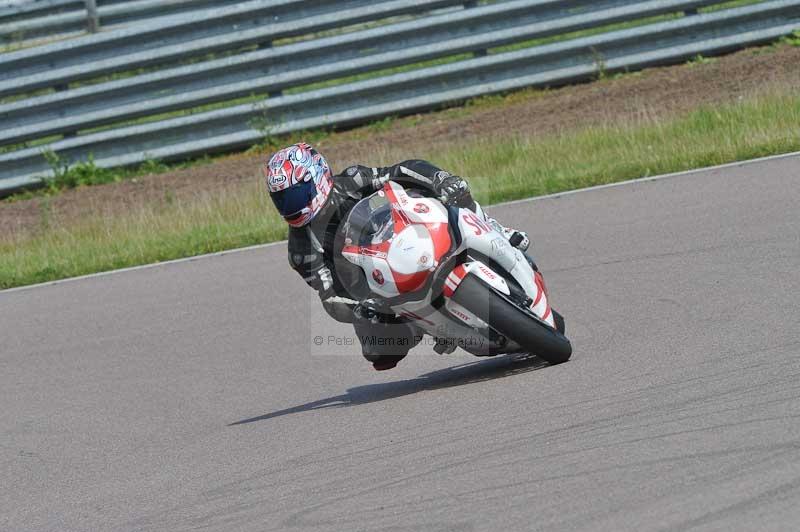 Motorcycle action photographs;Rockingham;Rockingham photographs;Trackday digital images;event digital images;eventdigitalimages;no limits trackday;peter wileman photography;rockingham corby northamptonshire;trackday;trackday photos